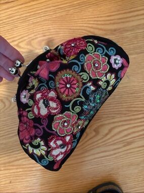 Vera Bradley 25 Year Anniversary Black Floral Embroidered Kiss-Lock Clutch